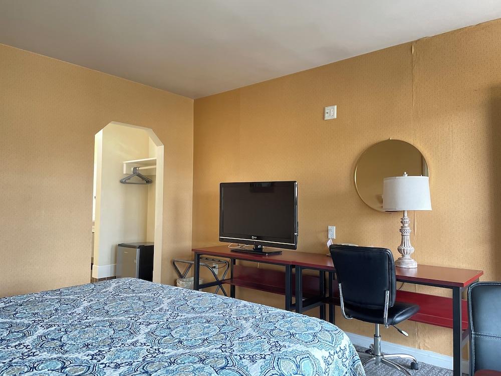 Hollywood La Brea Inn photo 10