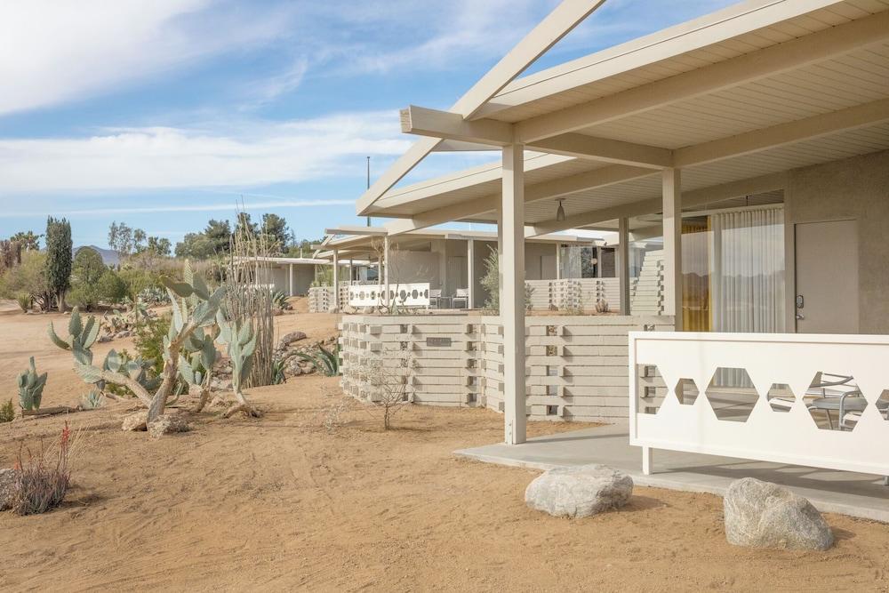 The Bungalows by Homestead Modern at The Joshua Tree Retreat Center — hotel in Joshua Tree