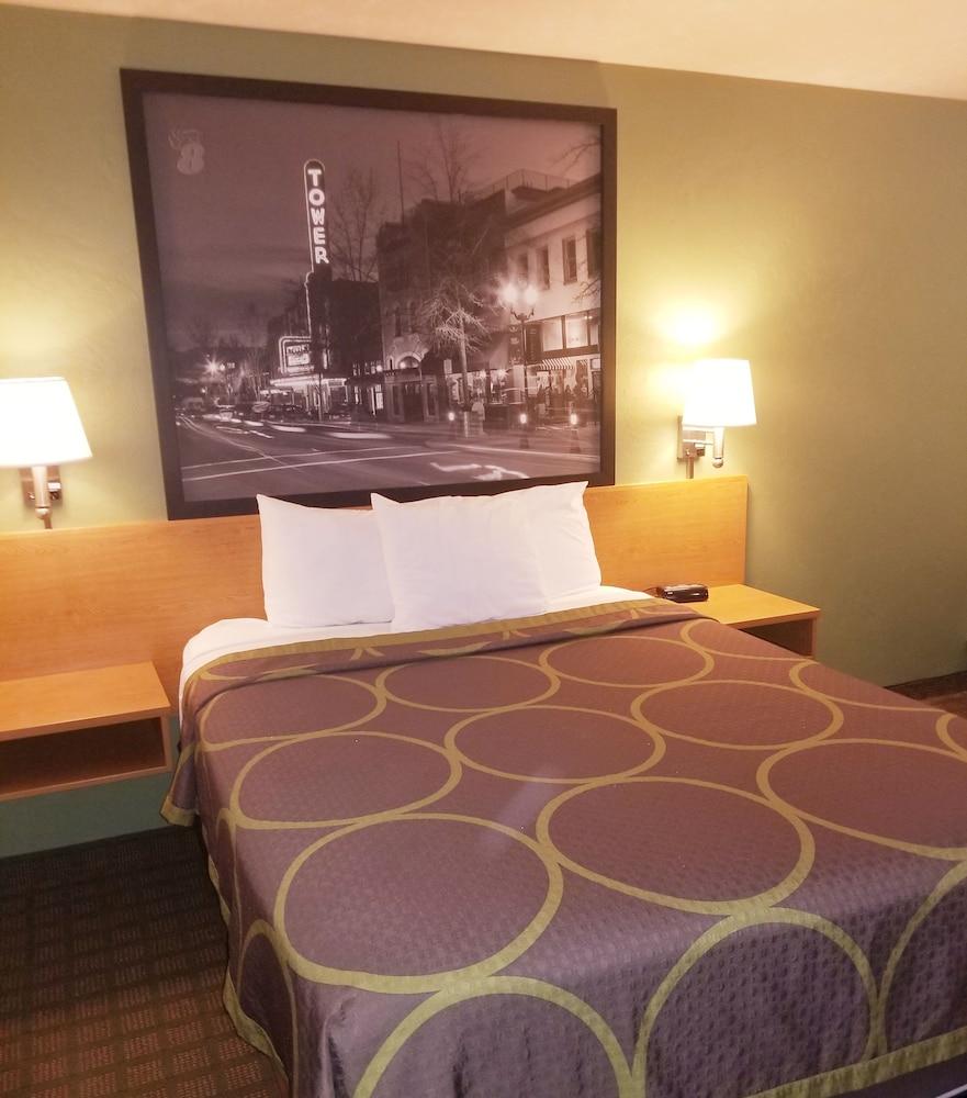 Super 8 by Wyndham Bend photo 8