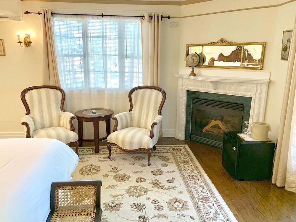 Ivy Manor Inn Village Center photo 7