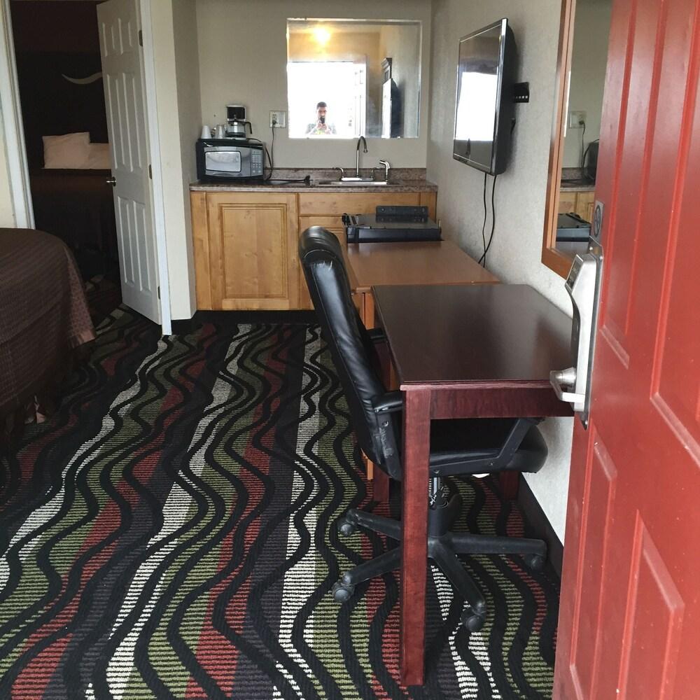 Town and Country Motel photo 12