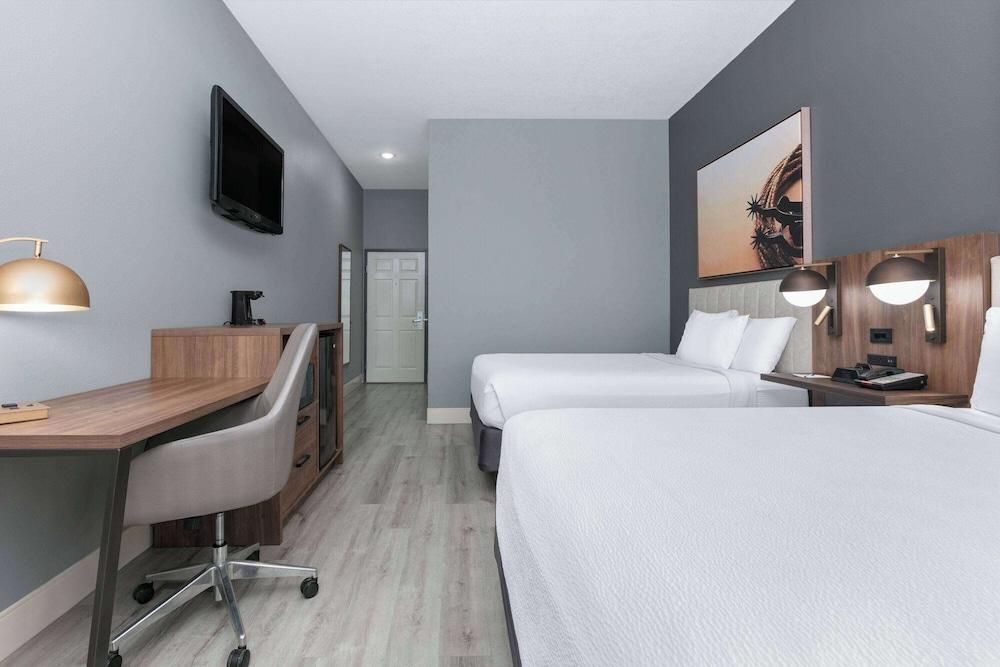 La Quinta Inn & Suites by Wyndham Decatur photo 19
