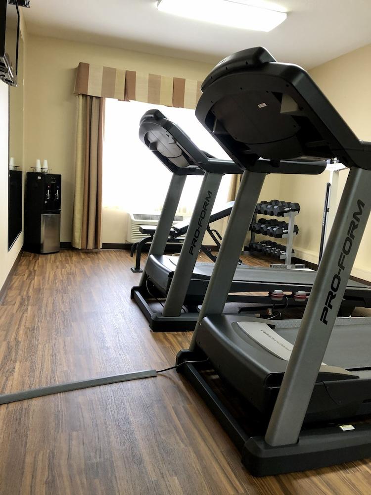 Quality Inn & Suites Hendersonville - Flat Rock photo 19