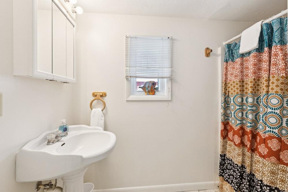 Dave's Last Resort Poolside - Long Stay Discount - Comforting Cabin 2 1 Bedroom Hotel Room photo 9