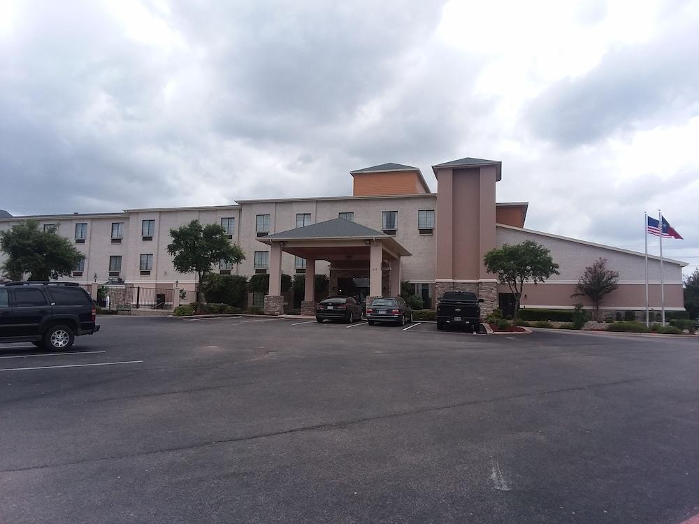Comfort Inn & Suites Burnet — hotel in Burnet