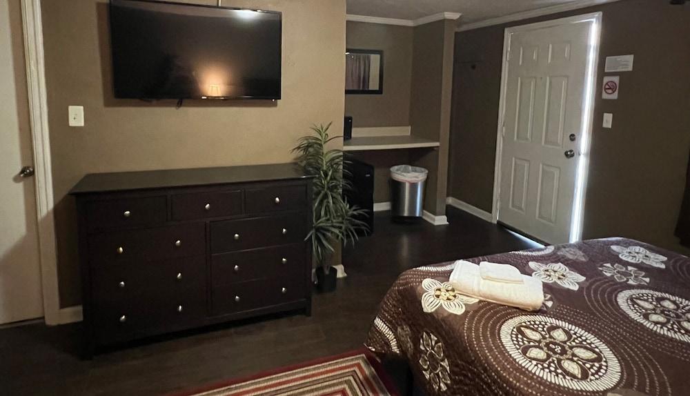 The Travelers Inn photo 10