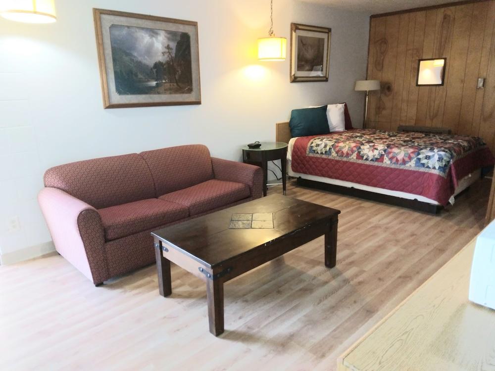 Capri Motel photo 28