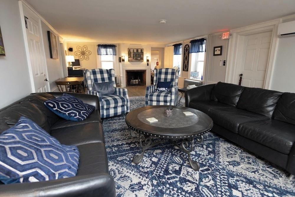 Blue Bear Inn photo 96