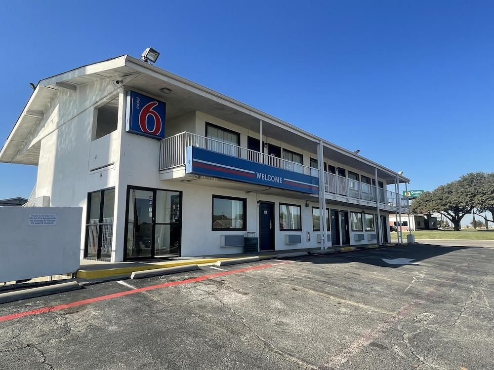 Motel 6 Denton, TX - UNT photo 52