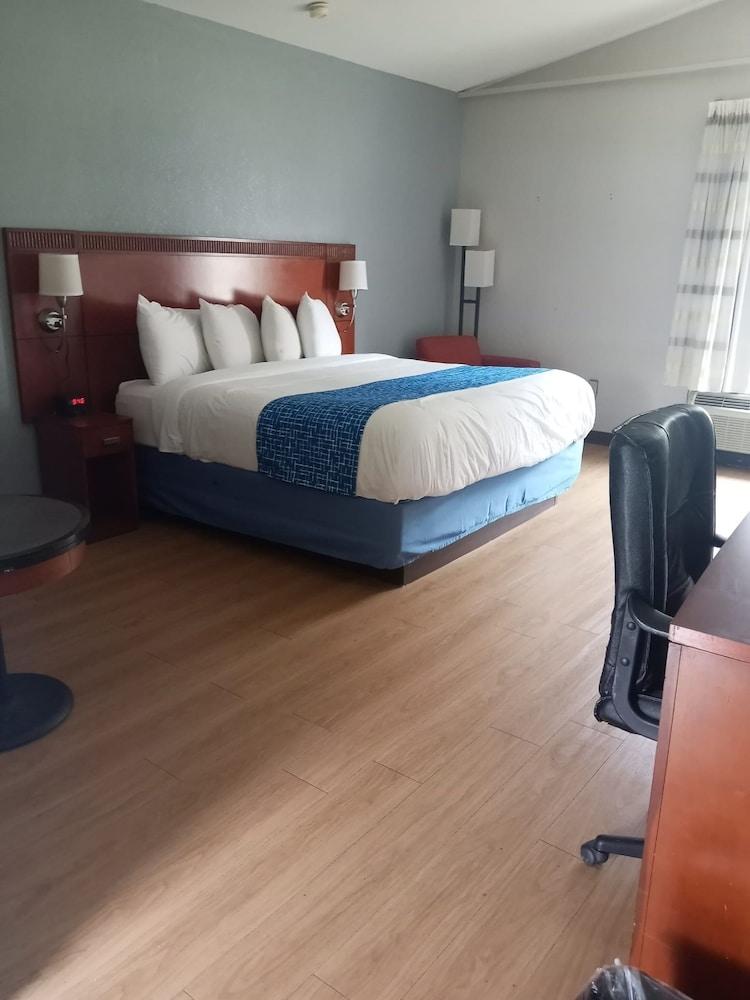Travelodge by Wyndham Petersburg photo 5