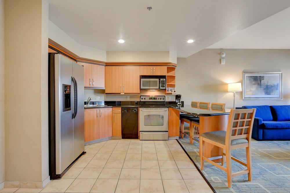 Sapphire Skyline Premium Suite photo 52