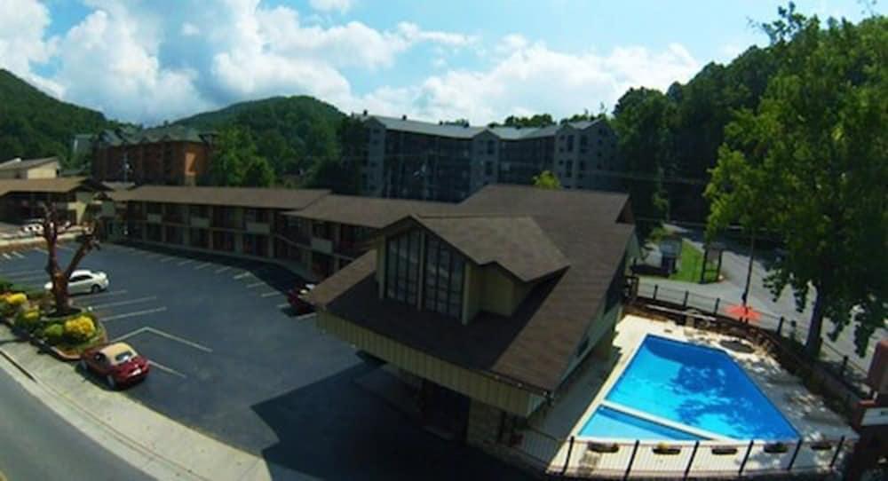 Mountain House Inn photo 36