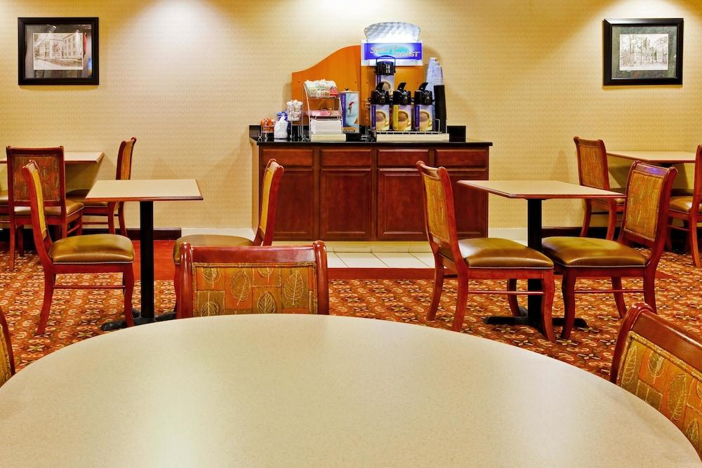 Holiday Inn Express & Suites Dickson by IHG photo 17