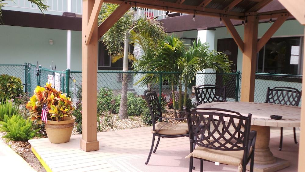 Island House Hotel photo 50