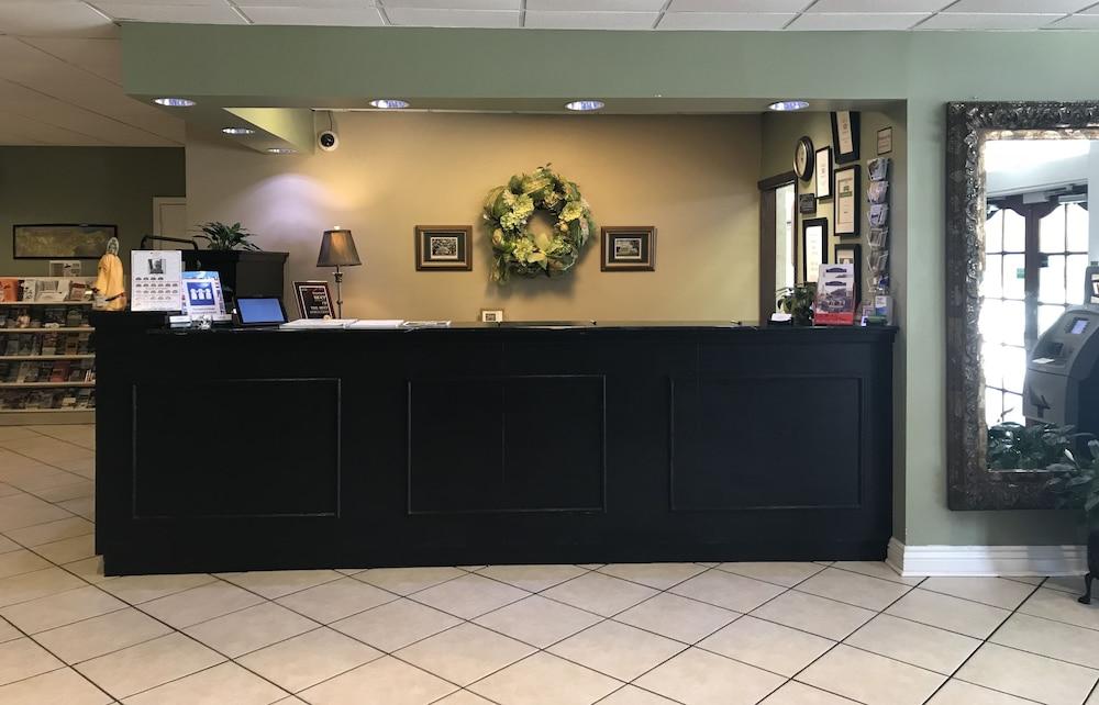 Carmel Inn & Suites photo 4