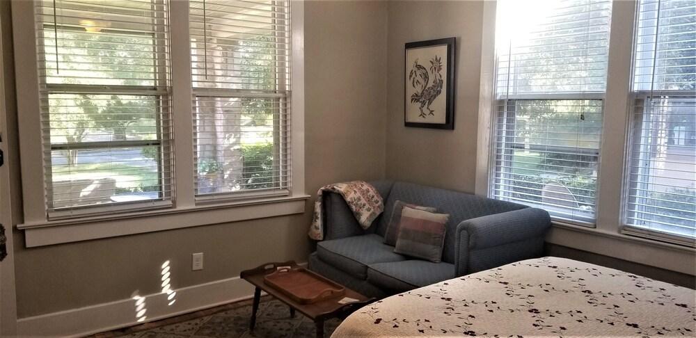 Belvedere Manor photo 49
