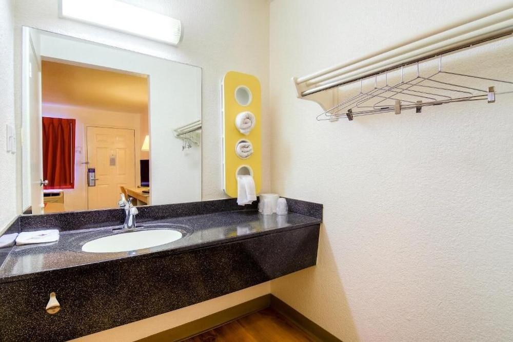 Motel 6 El Cajon, CA - San Diego photo 14