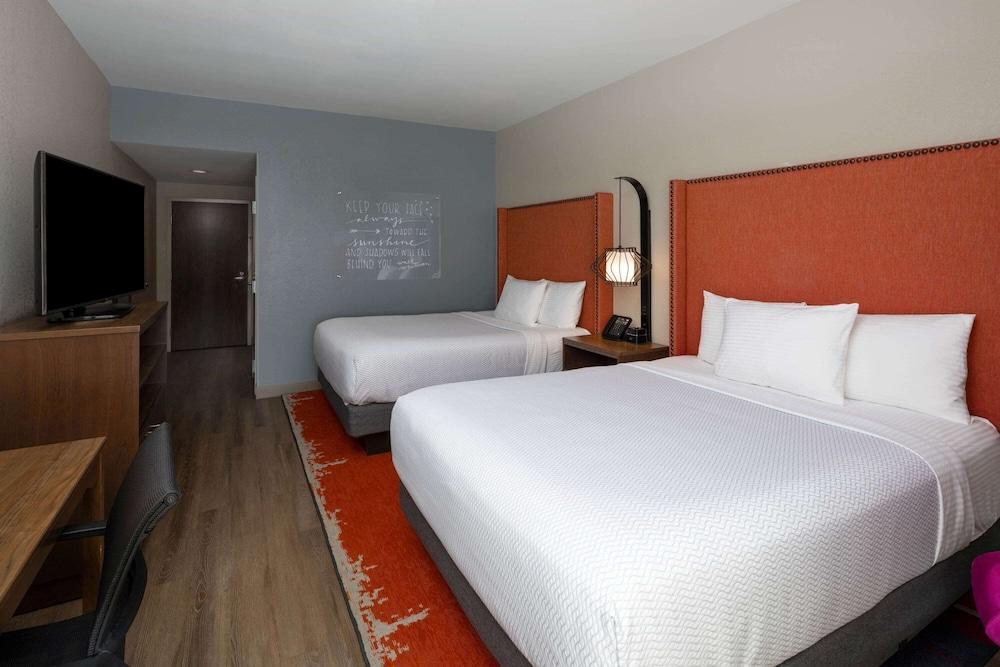 La Quinta Inn & Suites by Wyndham Perry photo 2