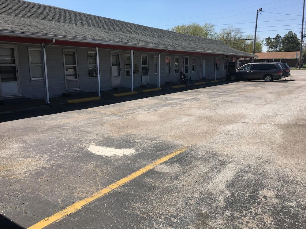 Budget Inn Du Quoin photo 17