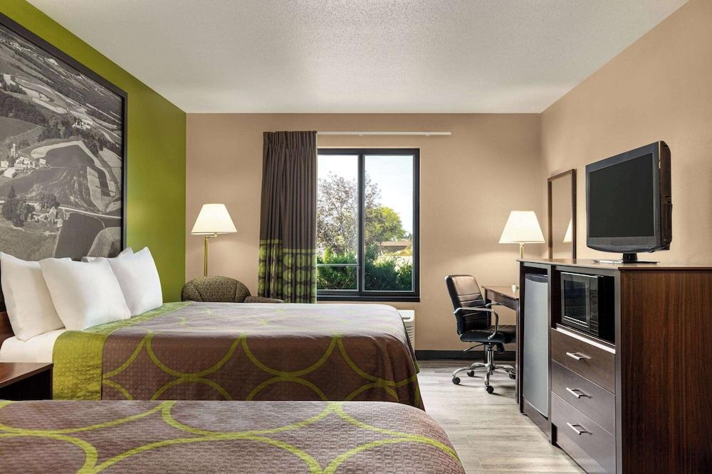 Super 8 by Wyndham Germantown/Milwaukee photo 46