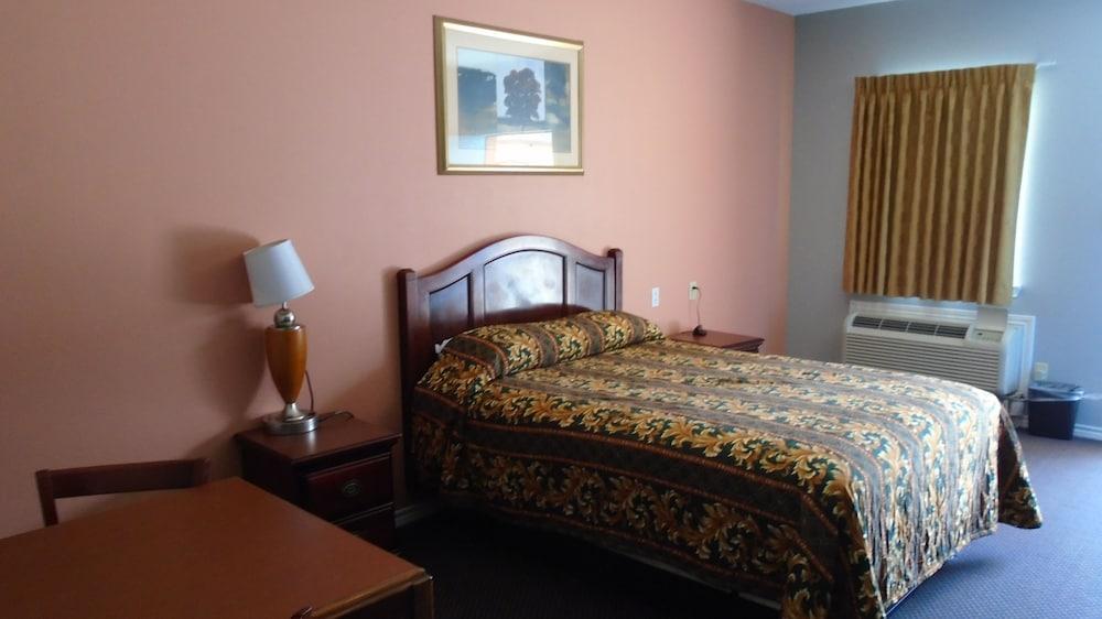 Town House Motel photo 34