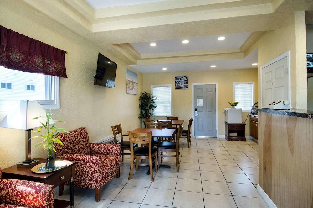 Econo Lodge West Yarmouth on Cape Cod photo 16