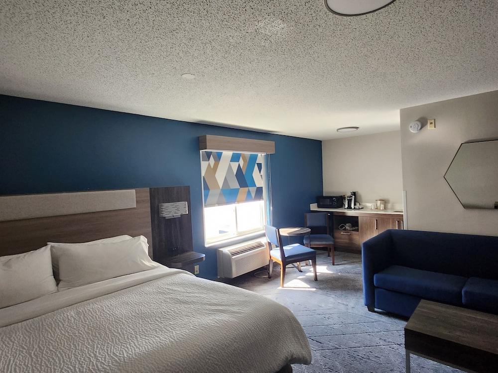 Holiday Inn Express & Suites Alliance by IHG photo 15