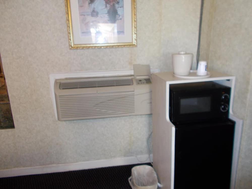 Hillside Motel photo 23