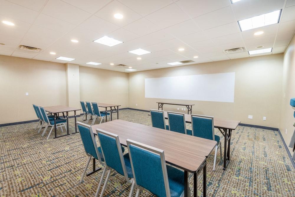 Hampton Inn Belle Vernon photo 22