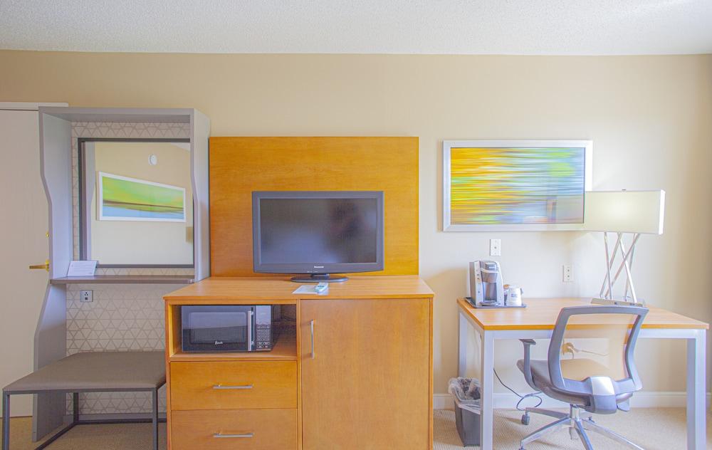 Holiday Inn & Suites Spring- The Woodlands Area by IHG photo 18