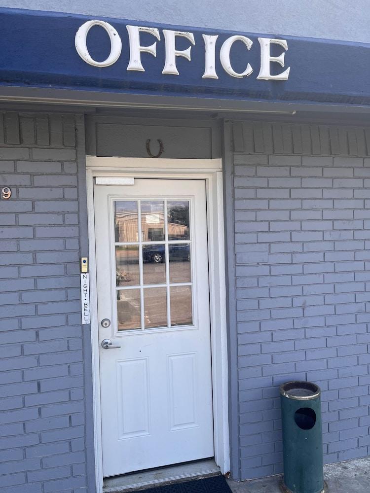 Packsaddle Motel photo 5