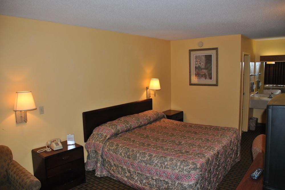 America's Best Inn and Suites Beaufort photo 6