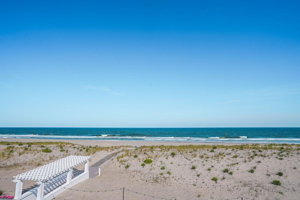 Spray Beach Oceanfront Hotel photo 36