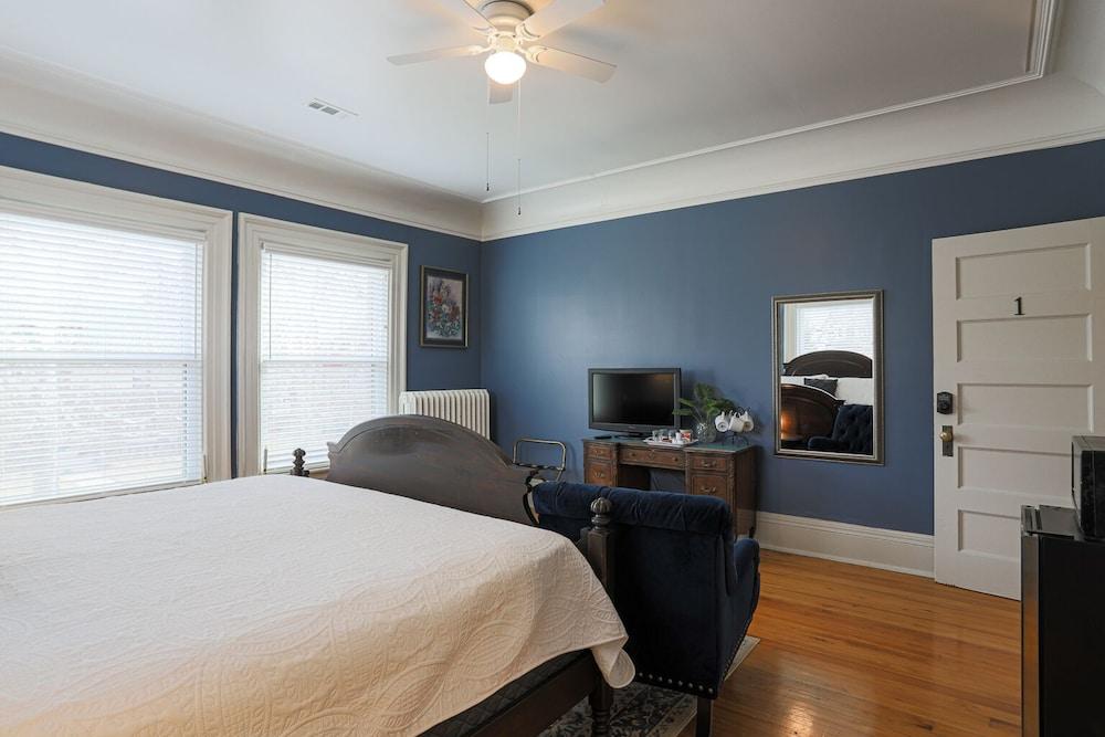 Offutt Manor photo 3