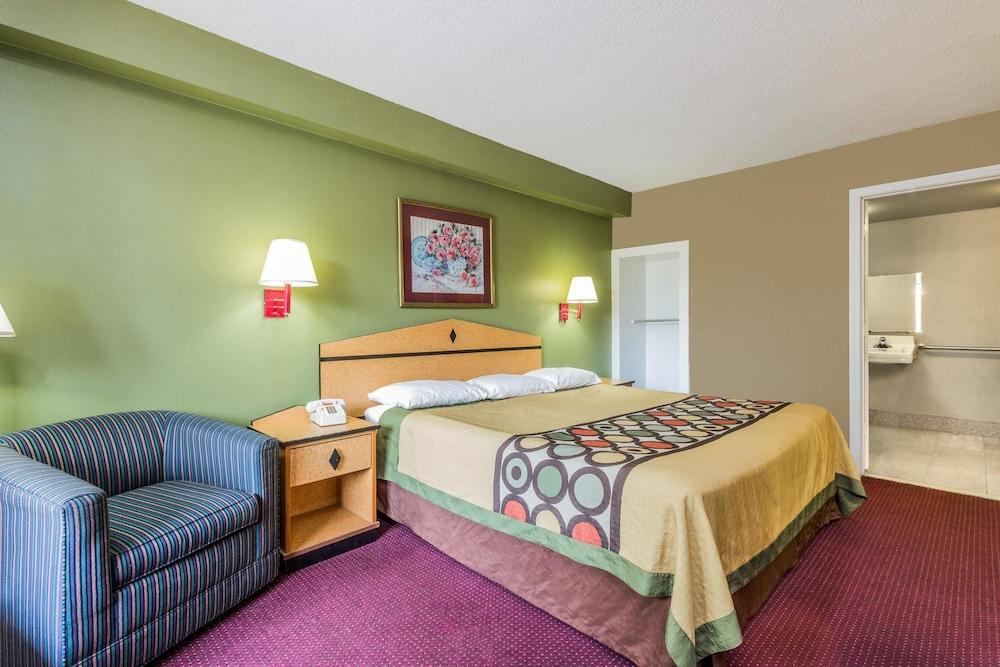 Super 8 by Wyndham Atlanta Northeast GA photo 5