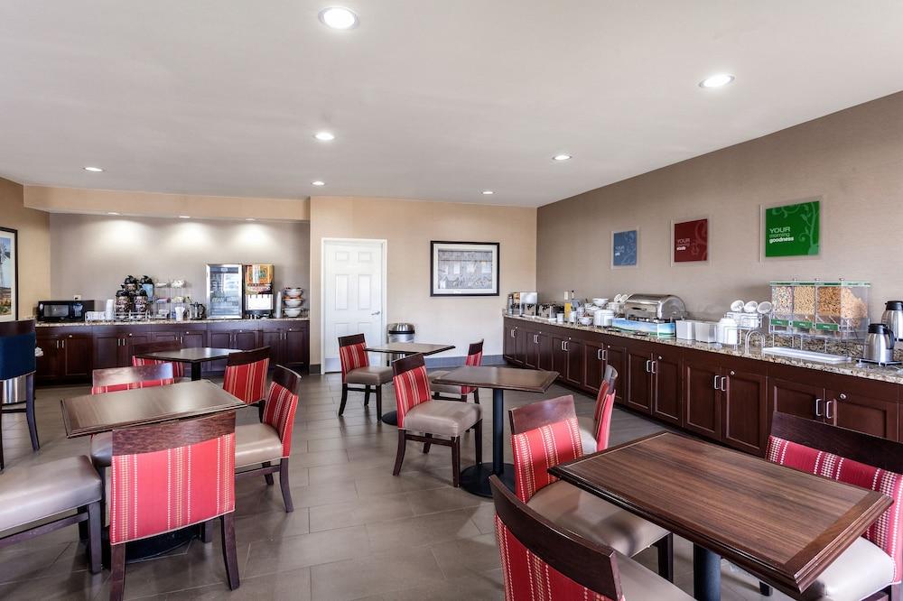 Comfort Suites Lincoln North photo 35