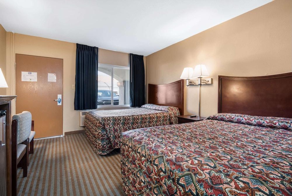 Rodeway Inn Regalodge photo 7