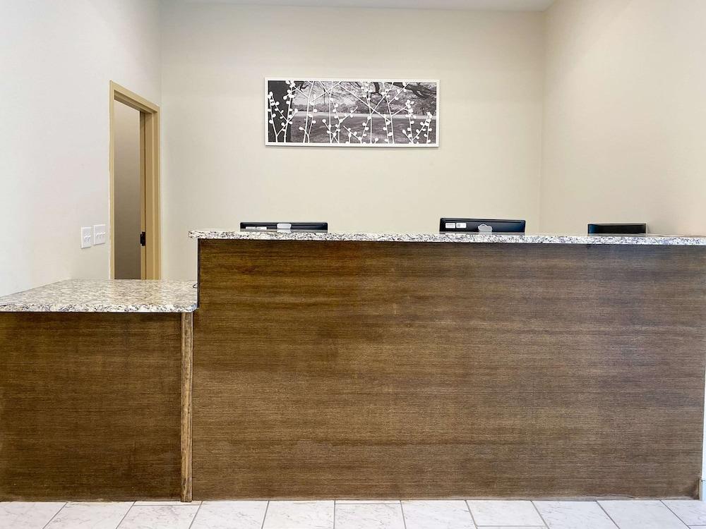 Sleep Inn & Suites - Coliseum Area photo 2