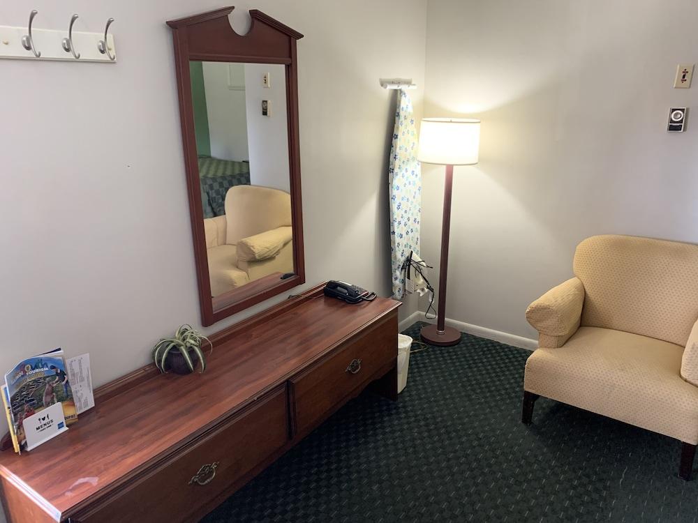 Gas Lite Motel photo 28