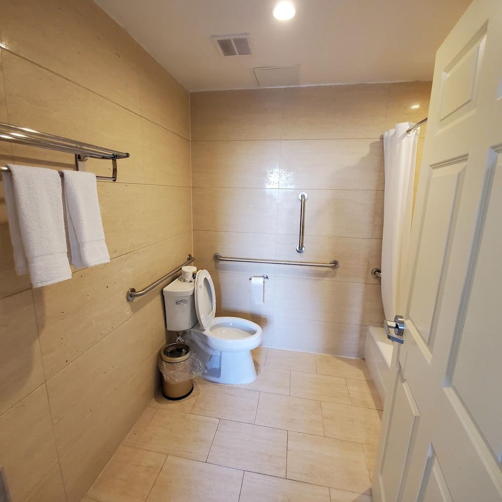 Mayfair Inn and Suites photo 11