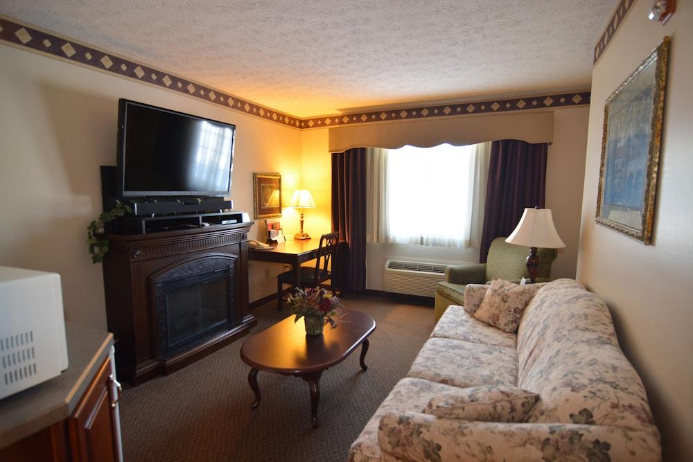 Hearthstone Inn & Suites photo 11