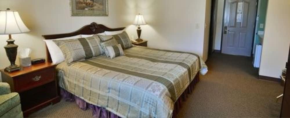 Hearthstone Inn & Suites photo 4