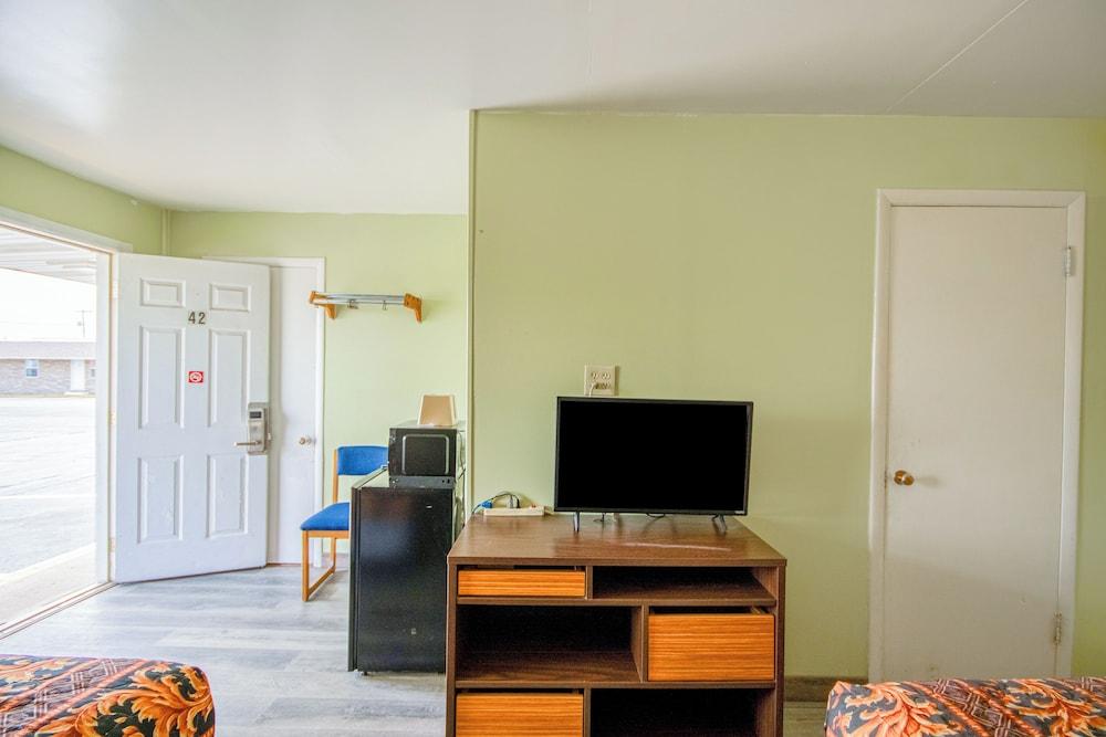 OYO Travelier Motel photo 47