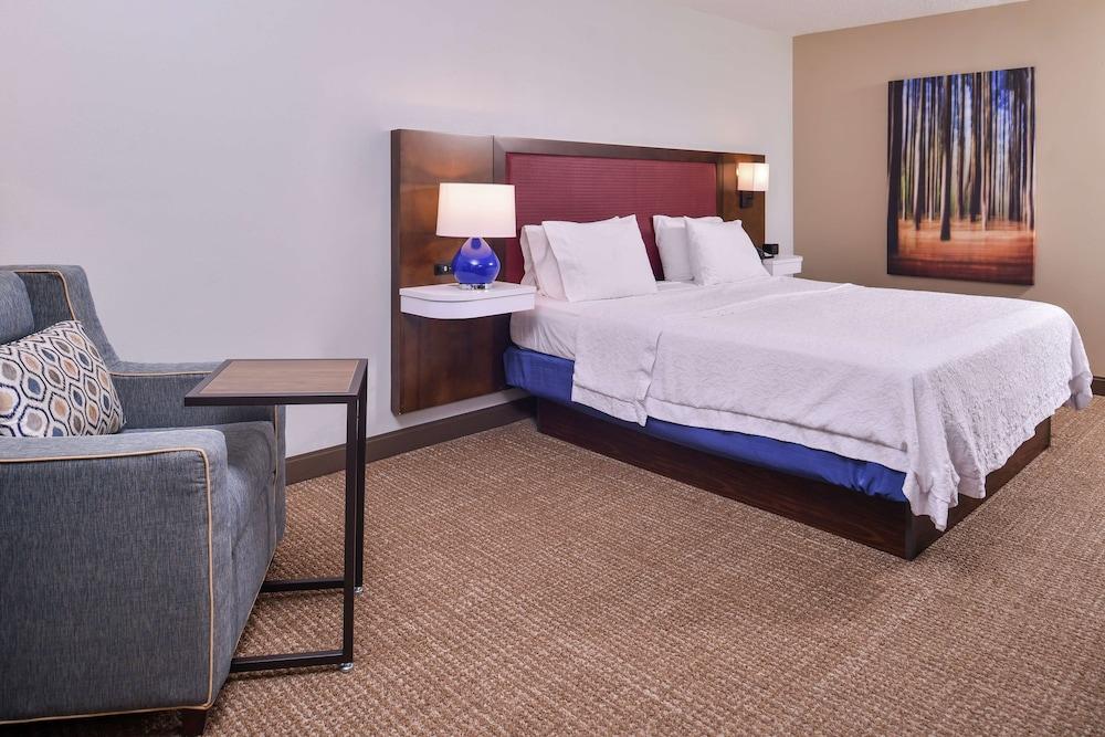 Hampton Inn Lexington-Historic District photo 60