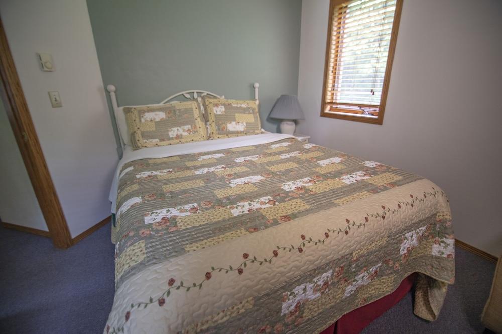 Ridges Inn & Suites photo 55