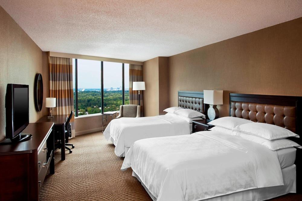 Sheraton Greensboro at Four Seasons photo 10