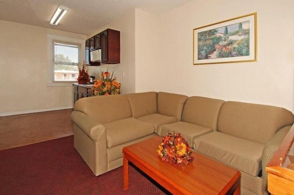 Regal Inn & Suites photo 20