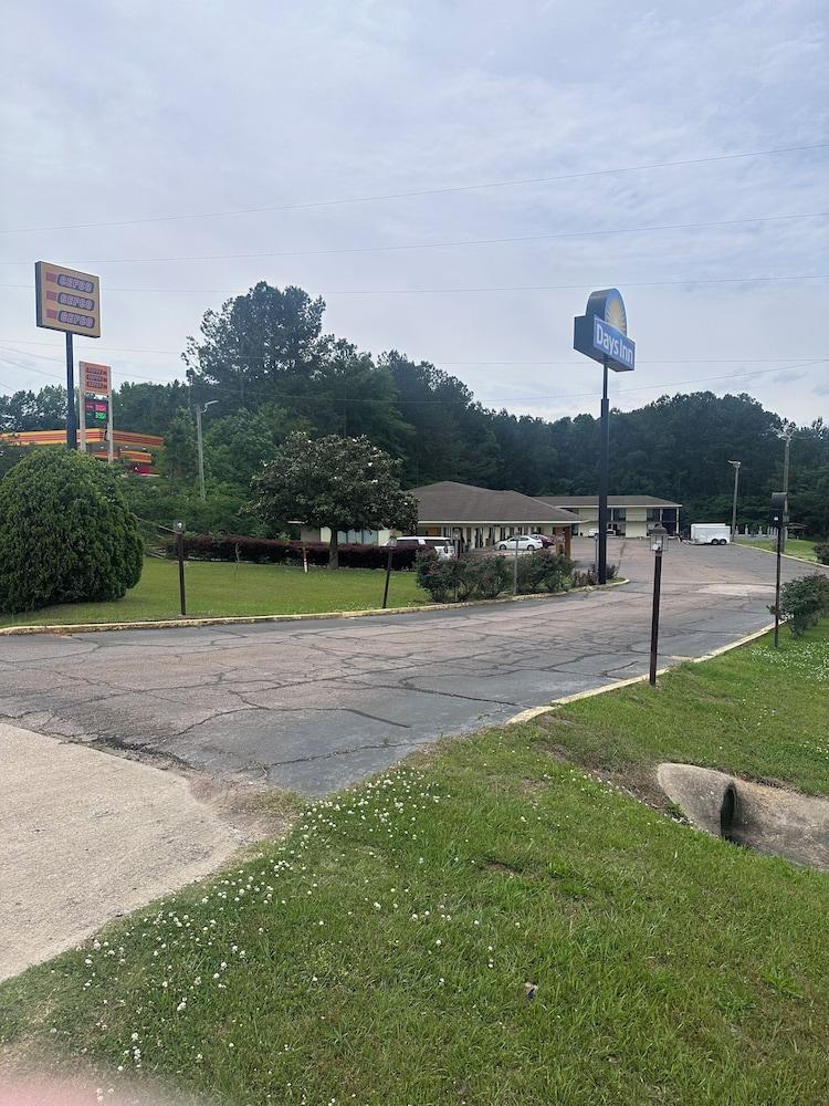 Days Inn by Wyndham Newton MS/I-20 photo 22