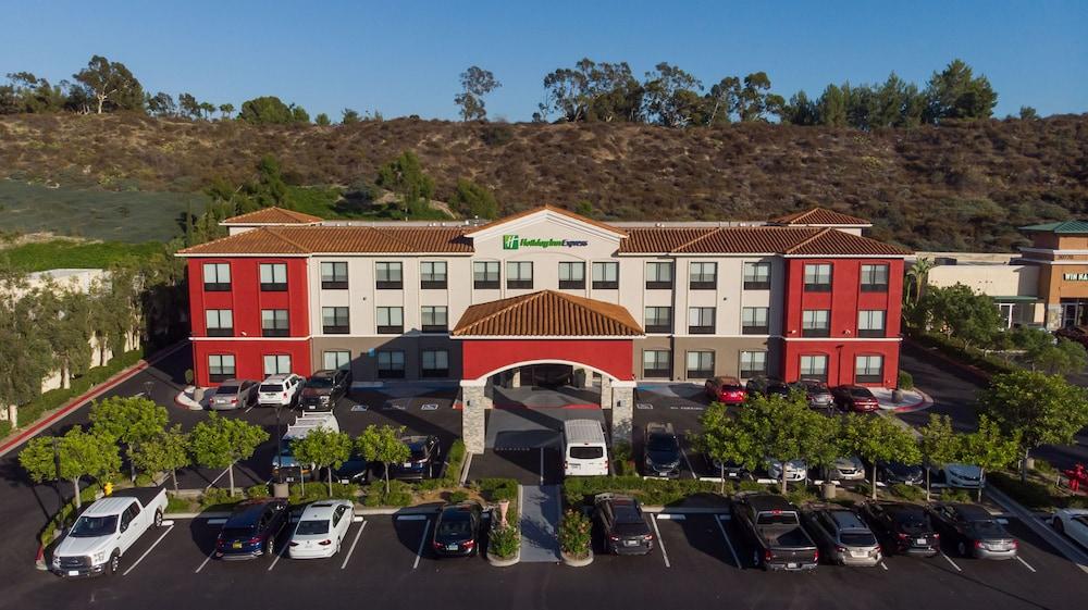 Holiday Inn Express & Suites Lake Forest by IHG photo 38