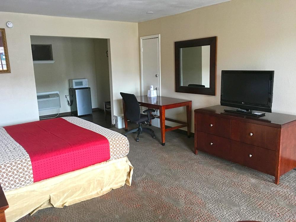 Americas Best Value Inn Texarkana photo 3